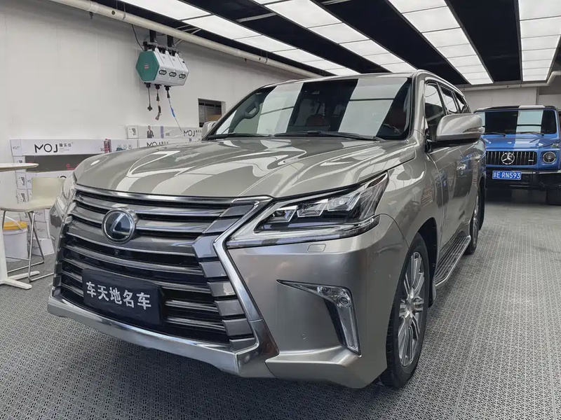 Lexus LX