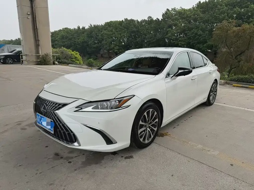 Lexus ES 2022