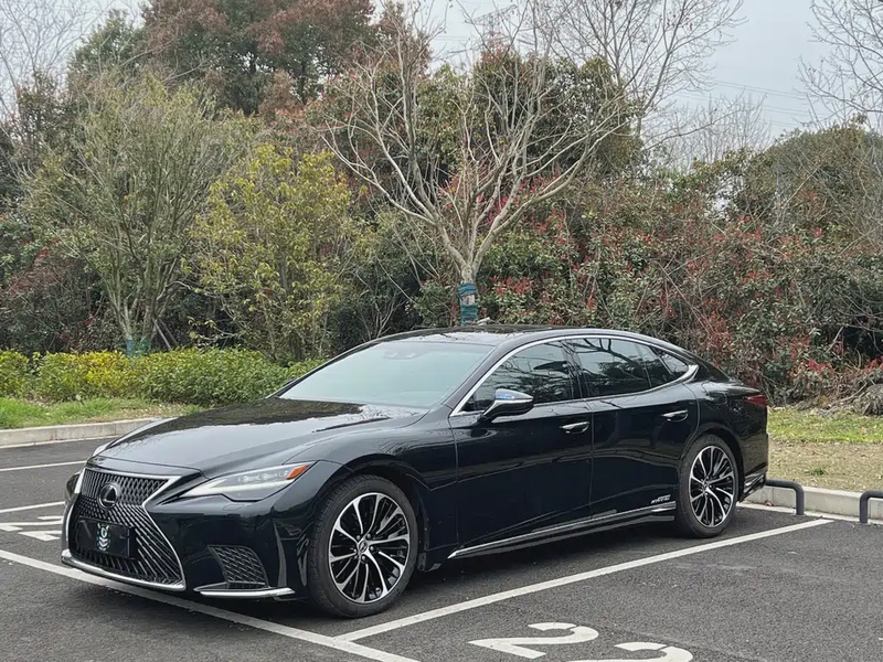 Lexus LS
