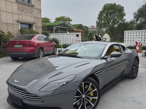Aston Martin DB11 2019