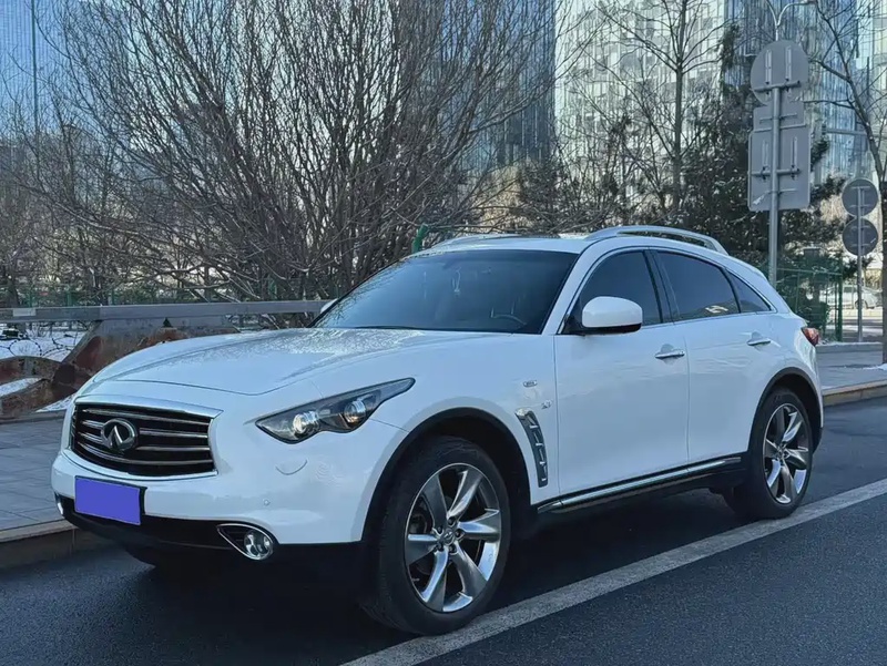 Infiniti QX70