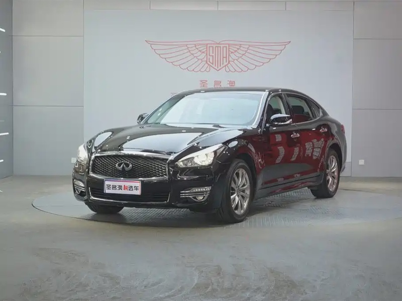 Infiniti Q70
