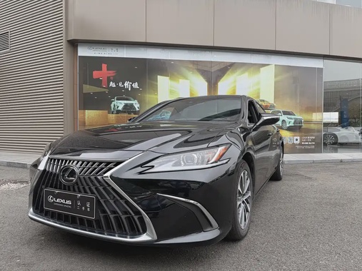Lexus ES 2024