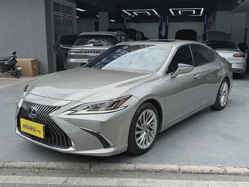 Lexus ES