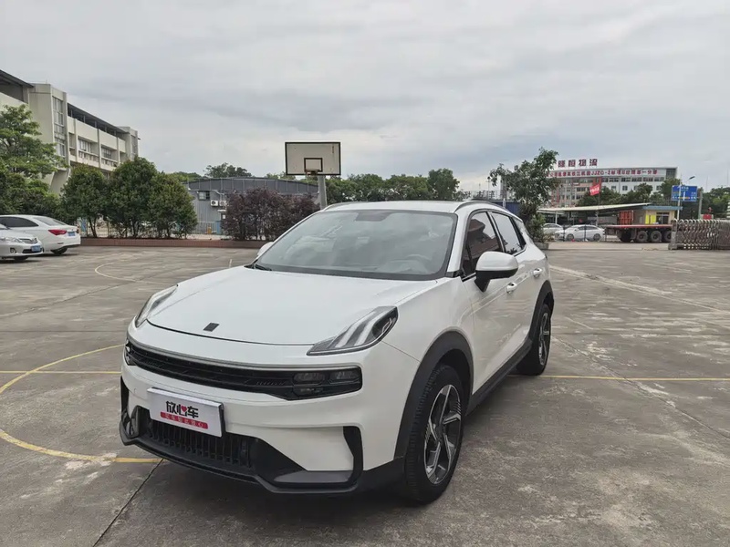 Lynk & Co 06
