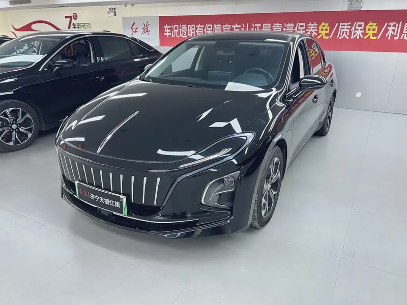 Hongqi E-QM5