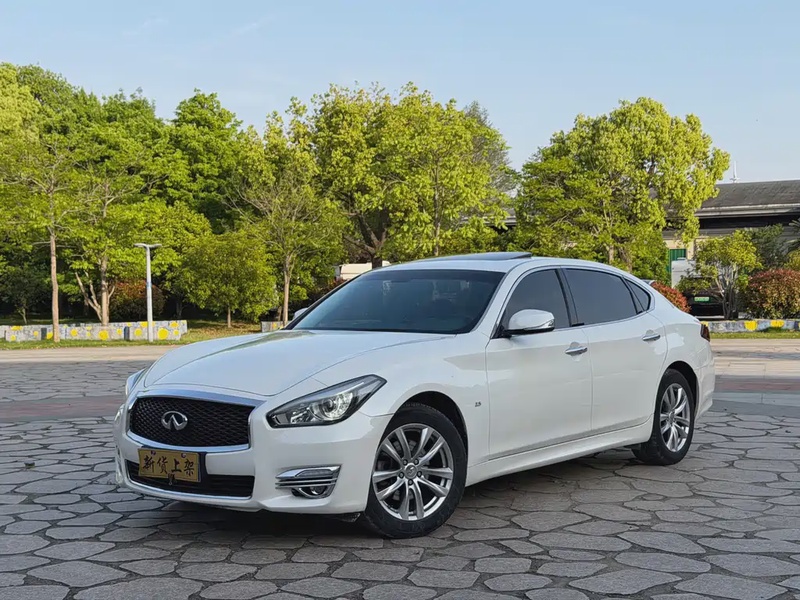 Infiniti Q70