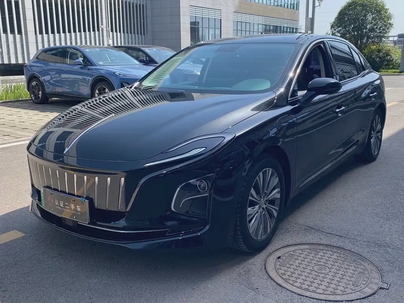 Hongqi E-QM5