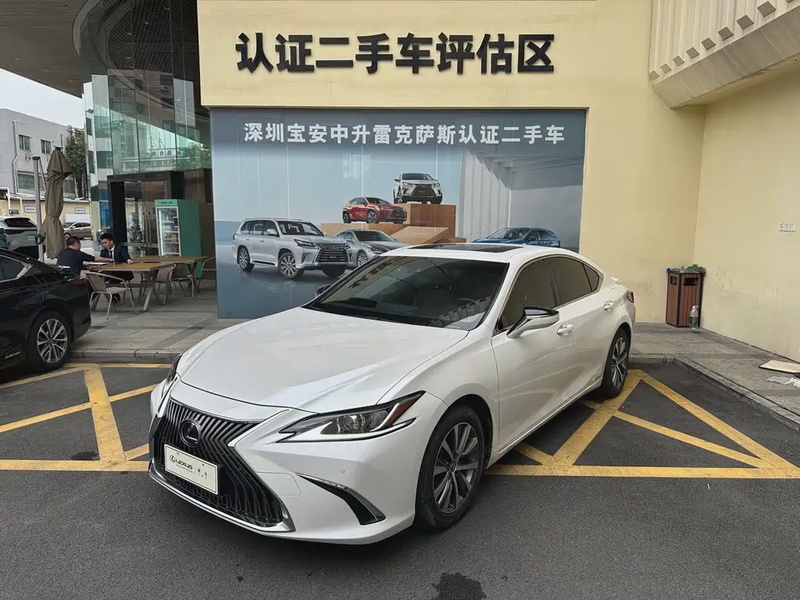Lexus ES