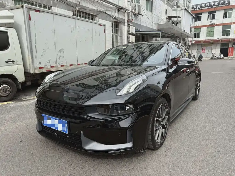 Lynk & Co 03