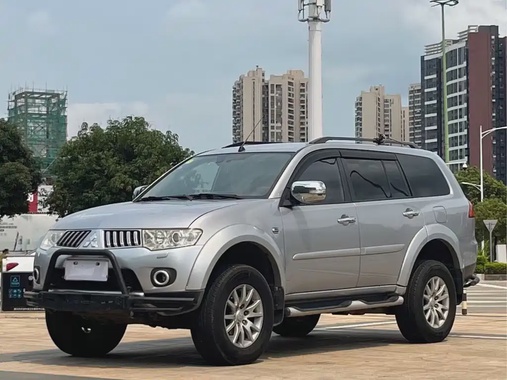 Mitsubishi Pajero 2011