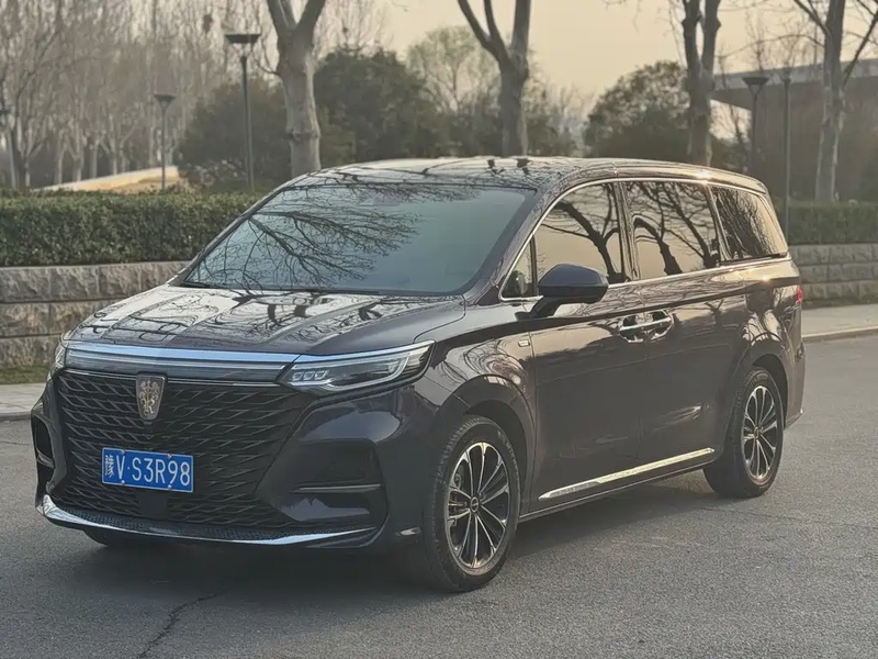 Roewe iMAX8