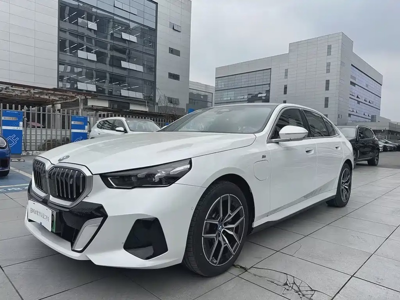BMW i5