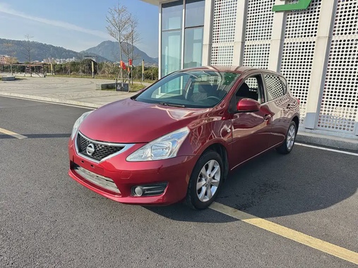Nissan Tiida 2015