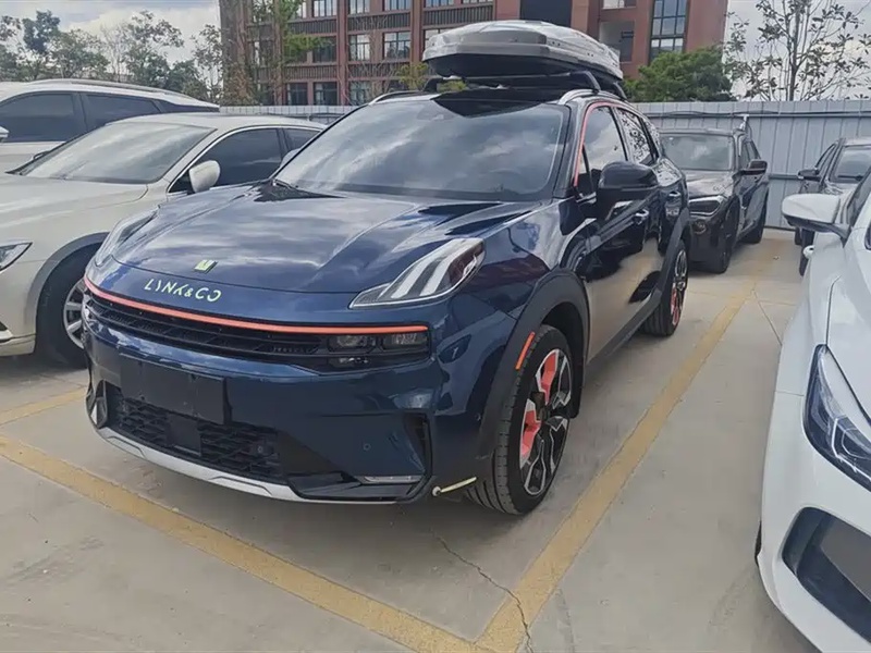 Lynk & Co 06