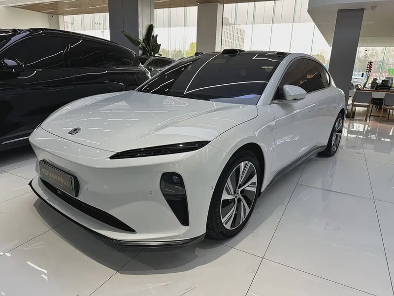 NIO ET5