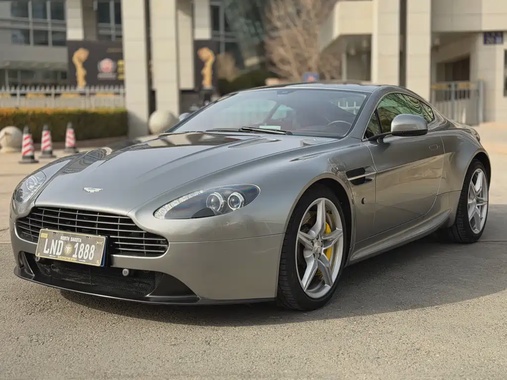 Aston Martin Vantage 2016