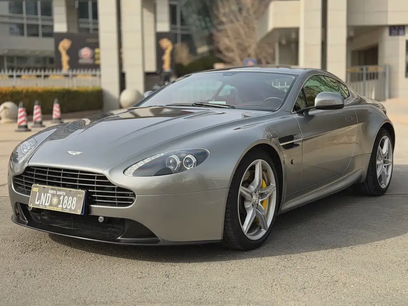 Aston Martin Vantage