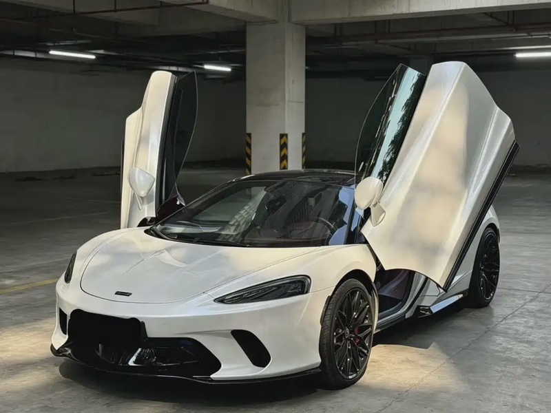McLaren GT