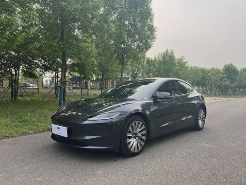 Tesla Model 3 2024