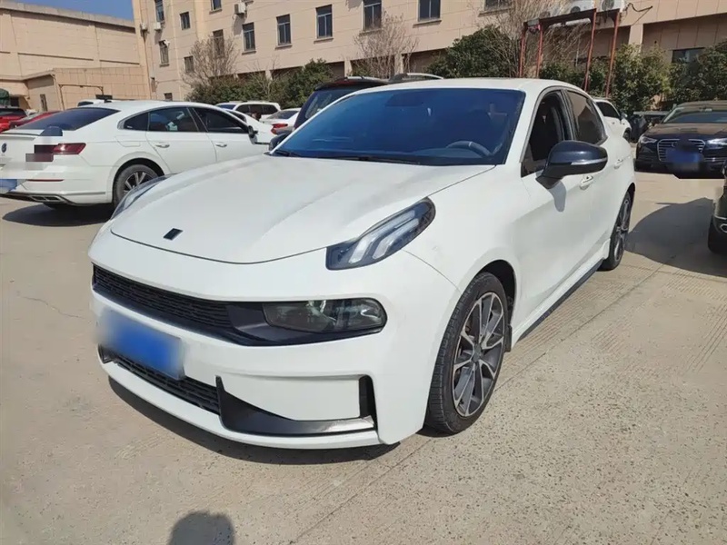 Lynk & Co 03