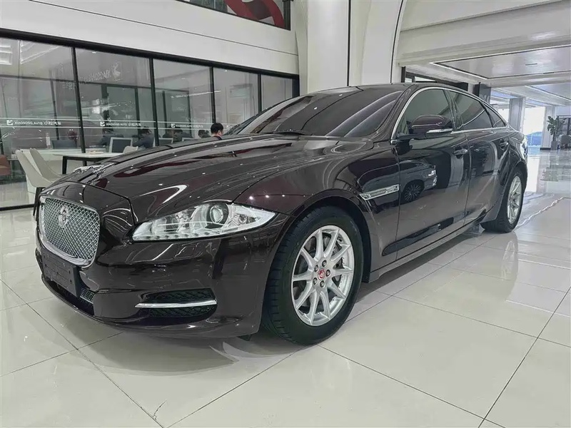 Jaguar XJ