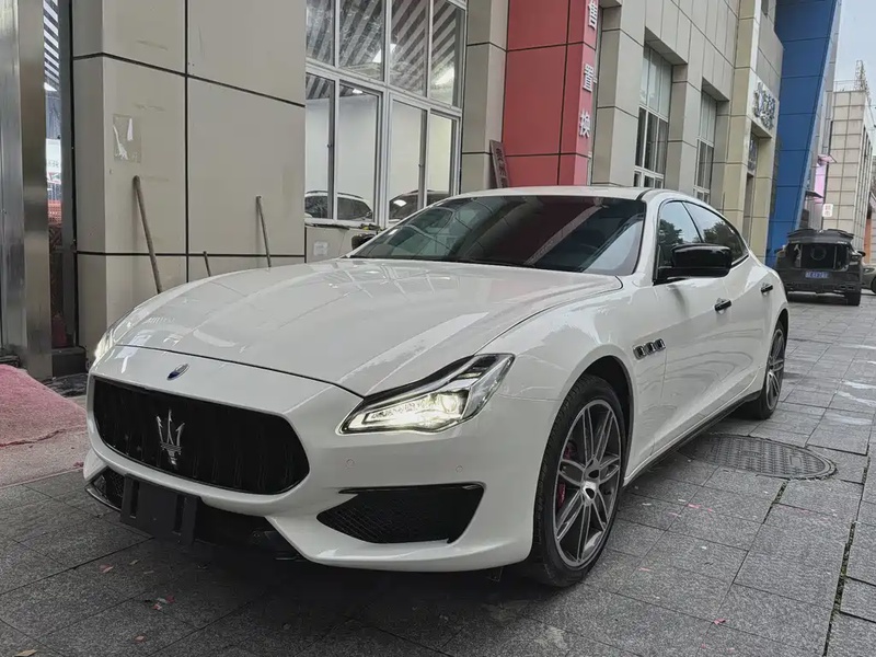 Maserati Quattroporte