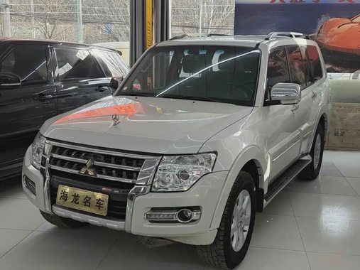 Mitsubishi Pajero 2020