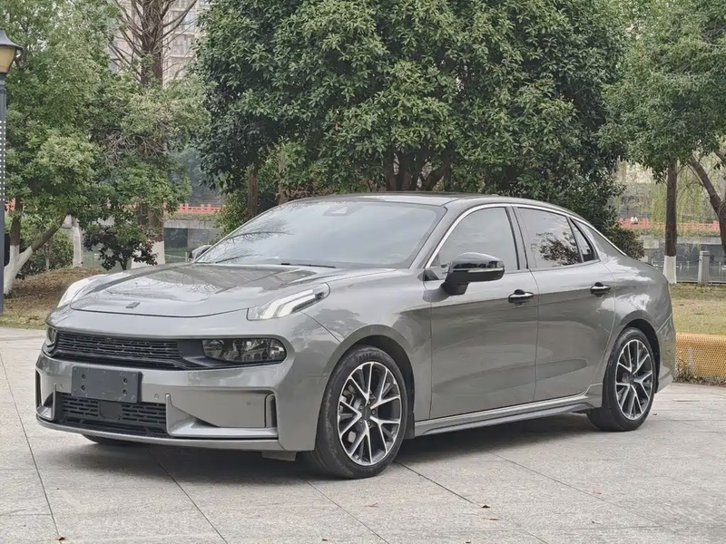 Lynk & Co 03