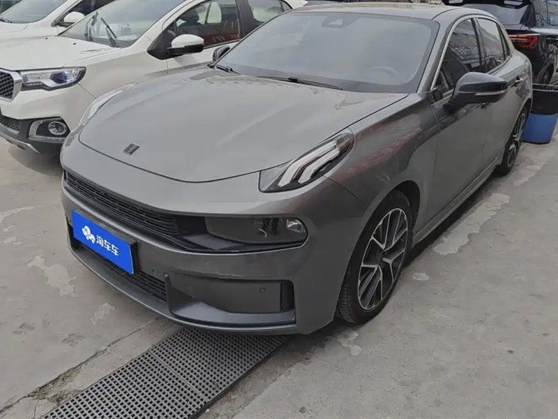 Lynk & Co 03