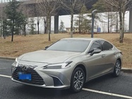 Lexus ES 2025