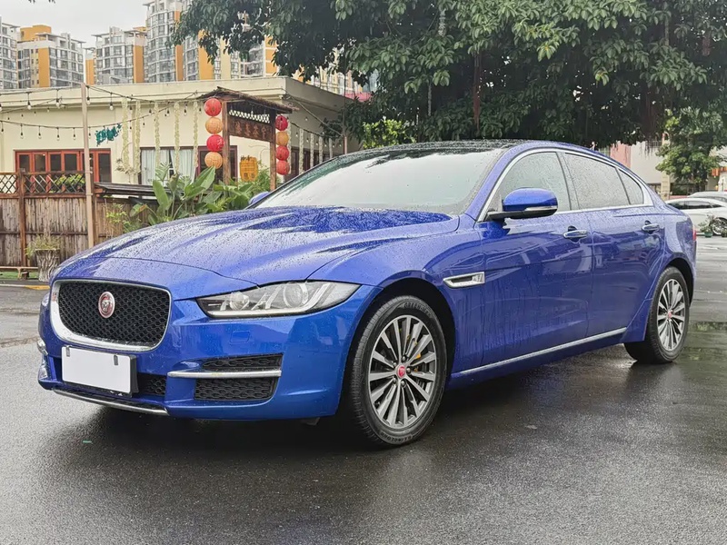 Jaguar XE