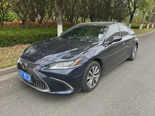 Lexus ES 2020