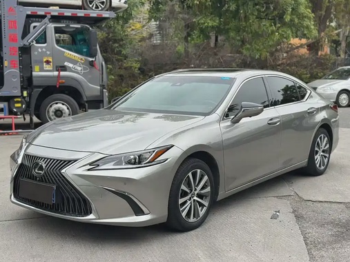 Lexus ES 2021