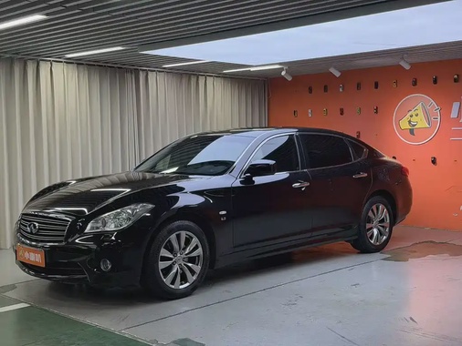 Infiniti Q70 2014