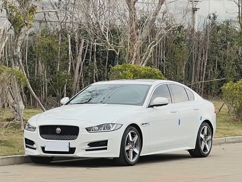 Jaguar XE
