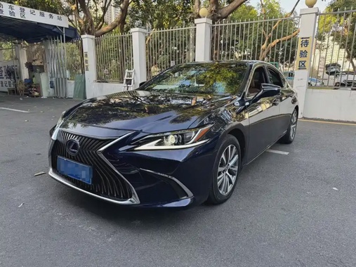 Lexus ES 2020