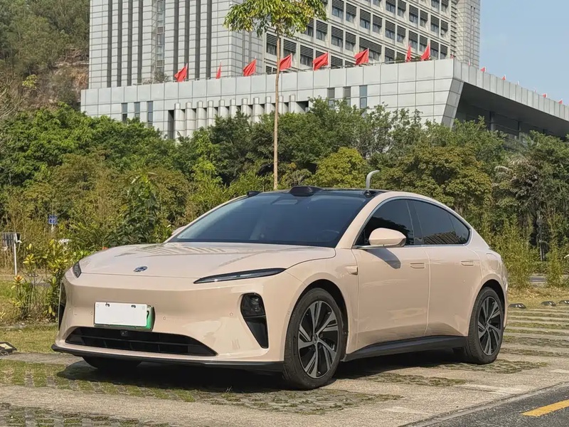 NIO ET5