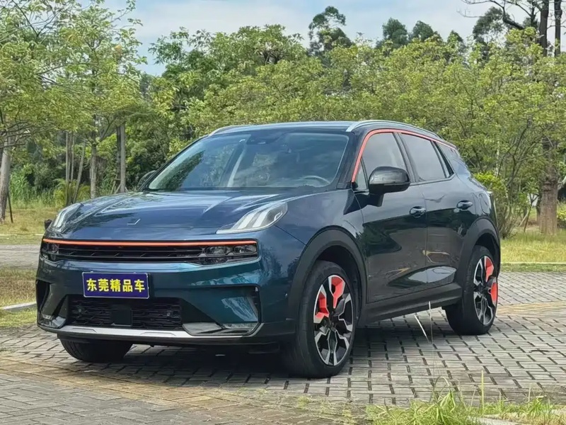 Lynk & Co 06