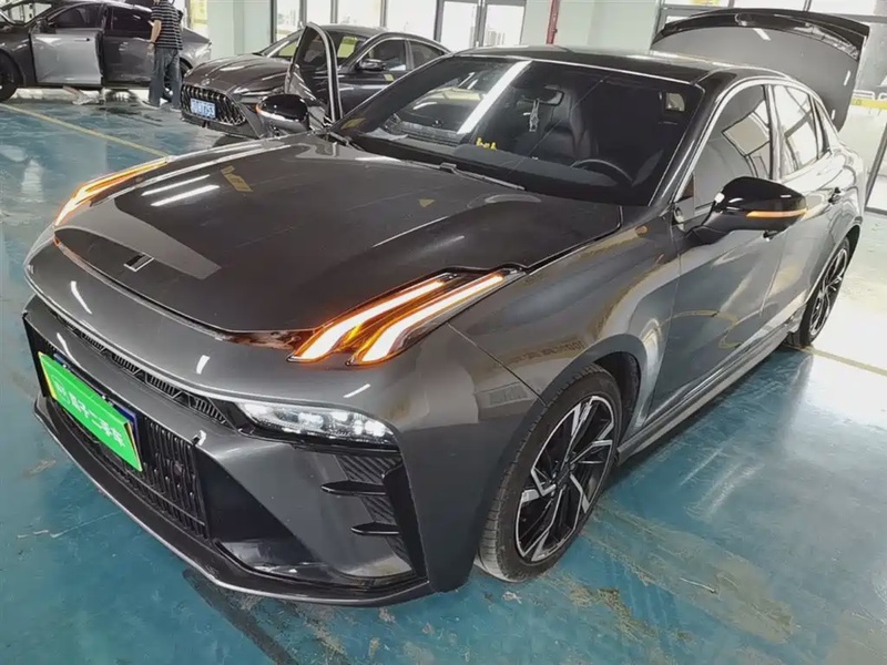 Lynk & Co 03
