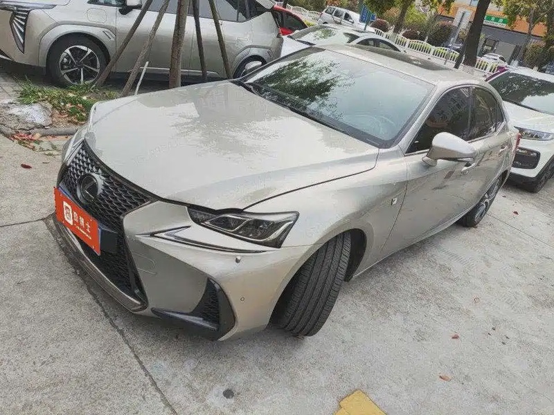 Lexus IS