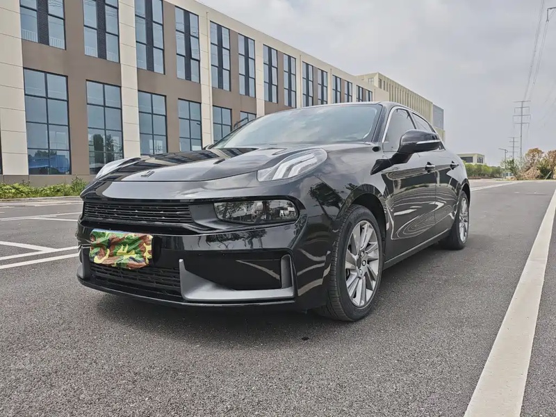 Lynk & Co 03
