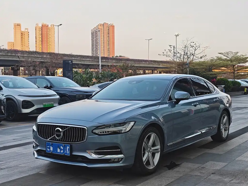Volvo S90