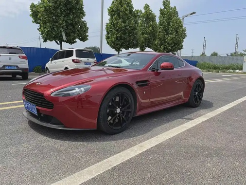 Aston Martin Vantage 2014