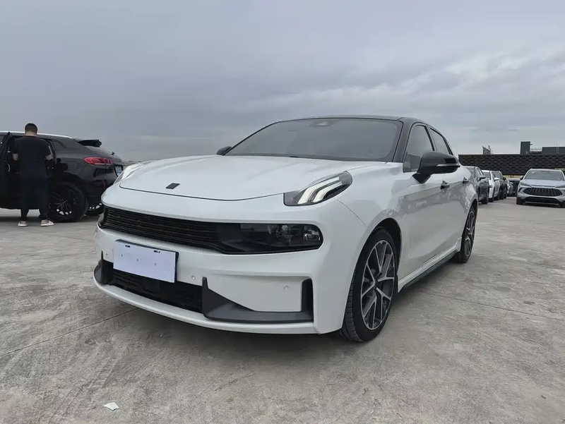 Lynk & Co 03