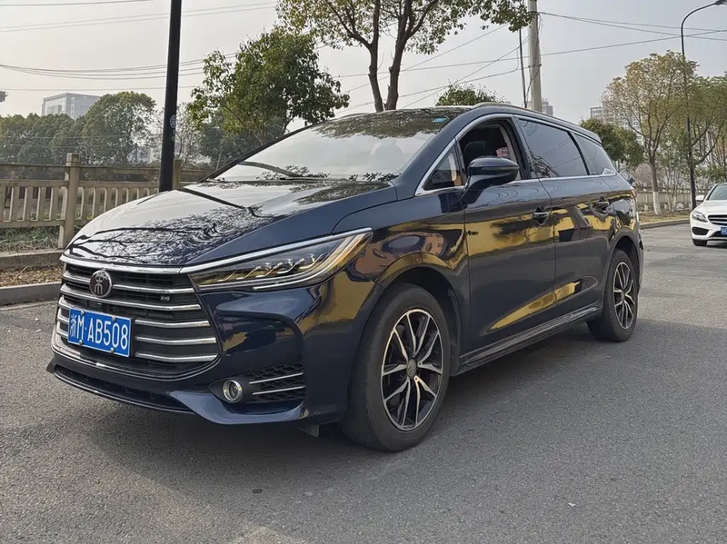 BYD MAX