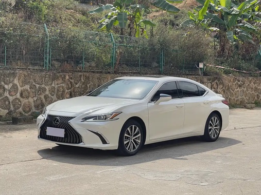 Lexus ES 2019