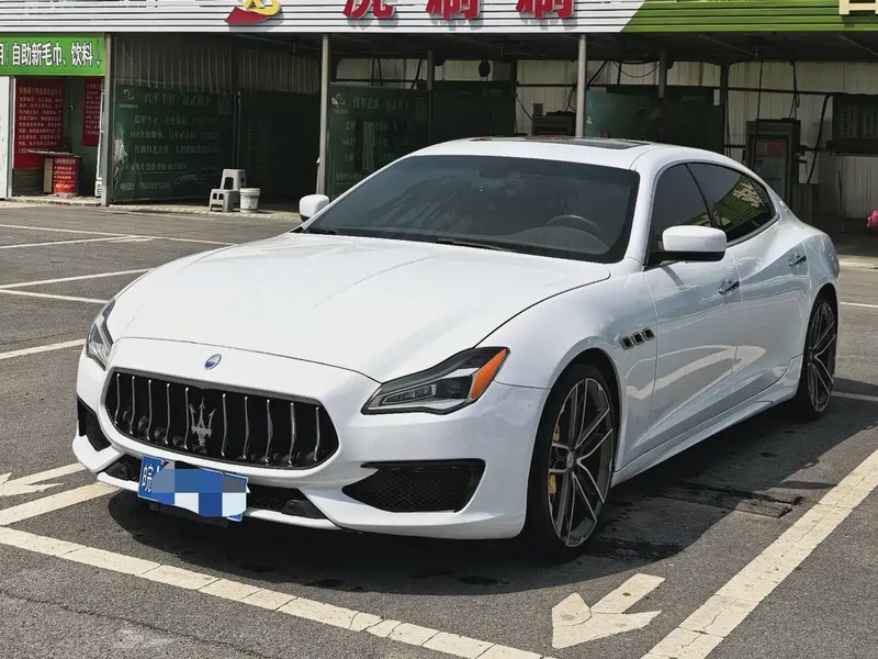 Maserati Quattroporte