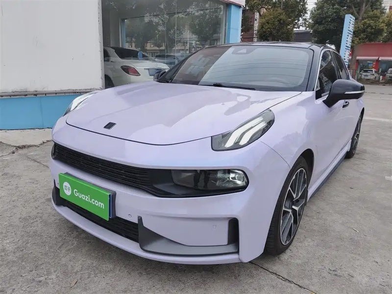 Lynk & Co 03