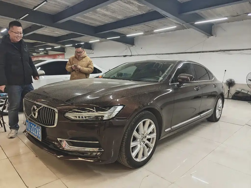 Volvo S90